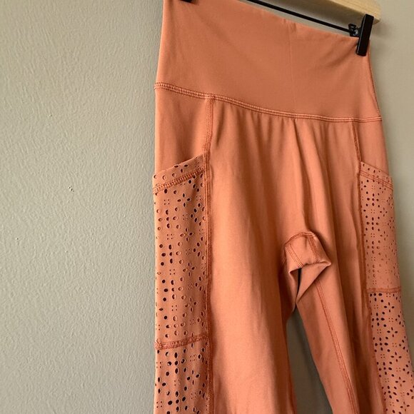 Women's M Aerie Chill Play Move Terracotta Leggings Cut Out Design High Waisted - Picture 4 of 9